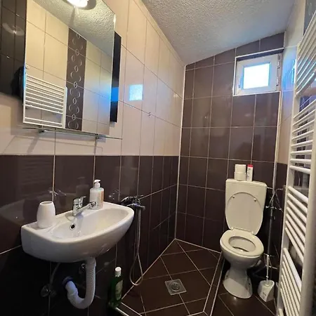 Azra Apartamento *