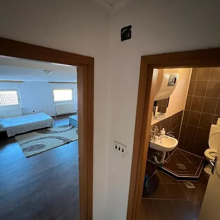 Azra Apartamento *