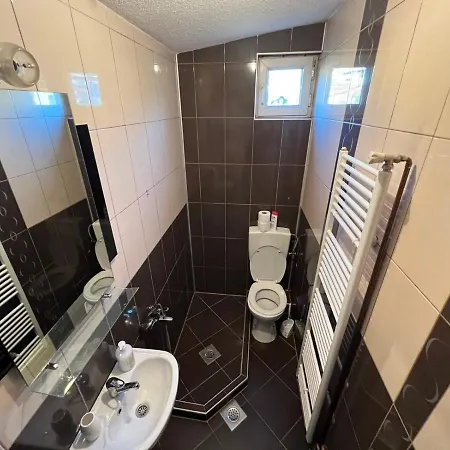 Azra Apartamento *